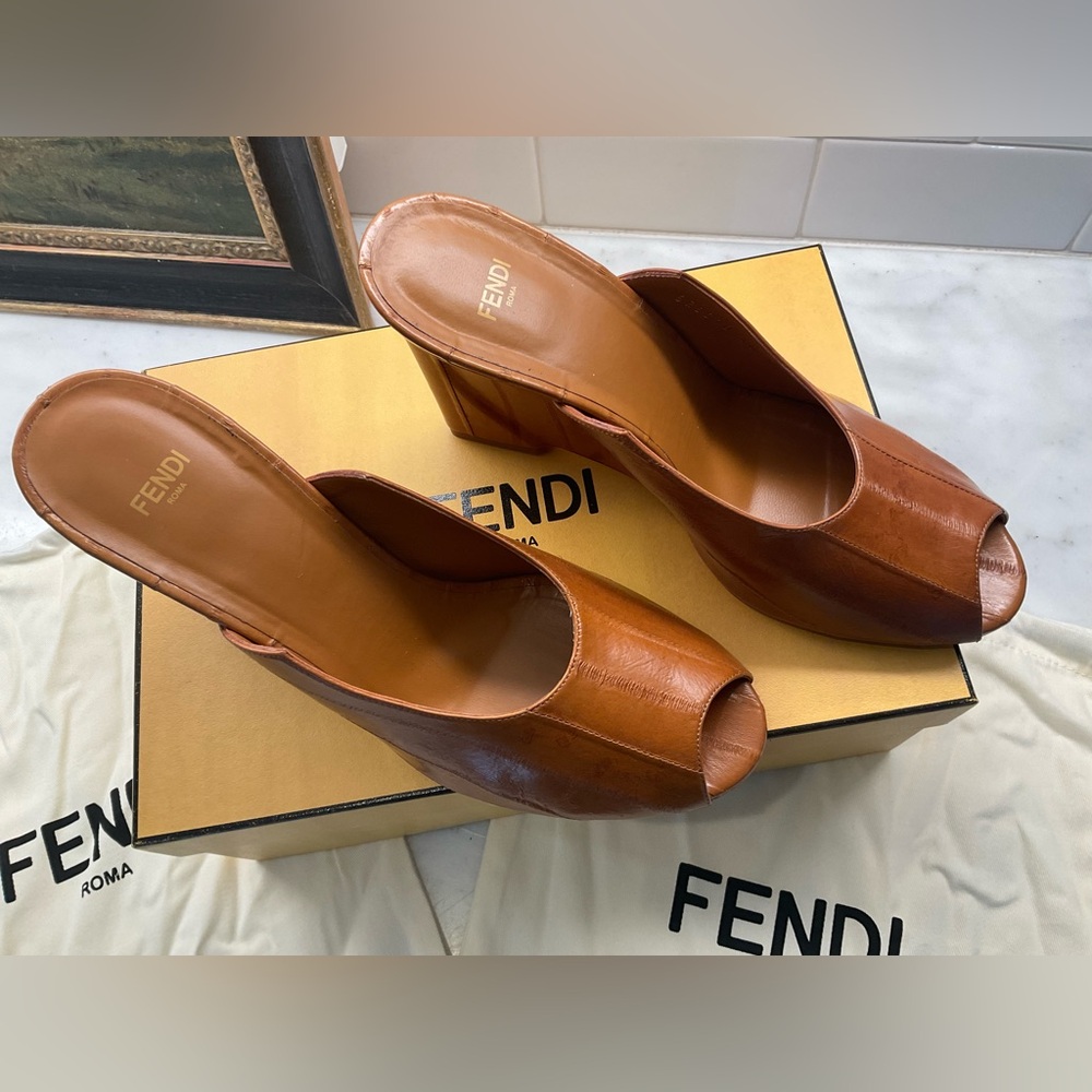 Fendi Eel Leather Peep-Toe Mules Nero